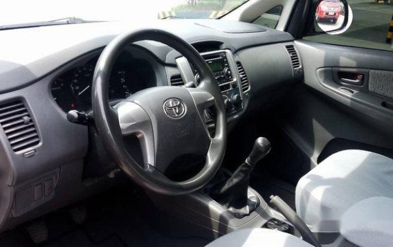 Red Toyota Innova 2013 at 83000 km for sale -10