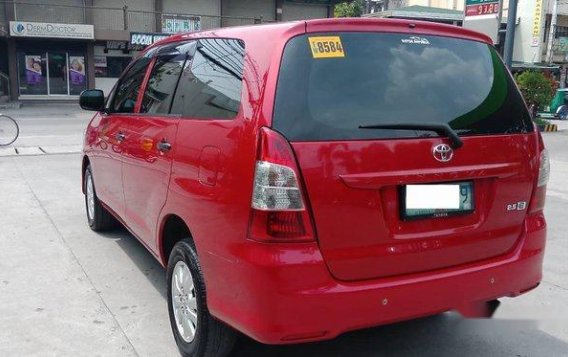 Red Toyota Innova 2013 at 83000 km for sale -5