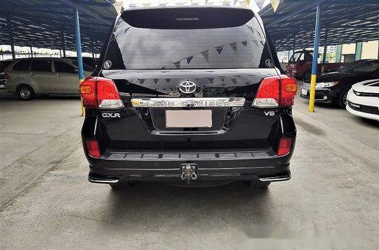 Black Toyota Land Cruiser 2015 at 91000 km for sale -2
