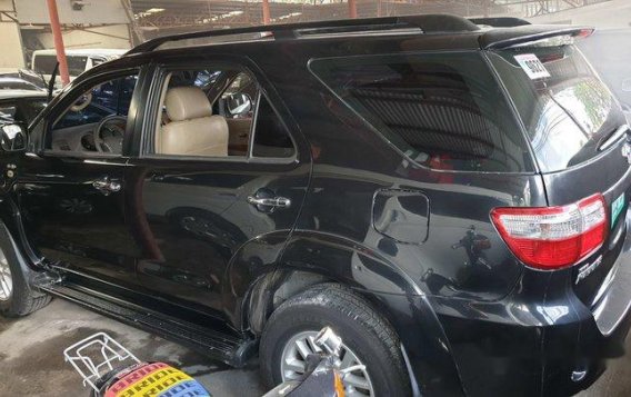 Selling Black Toyota Fortuner 2010 Automatic Diesel at 58000 km-3