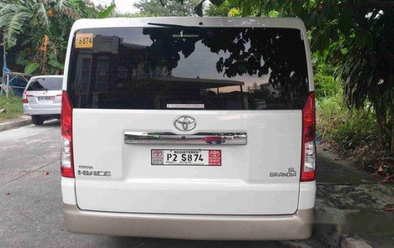 Selling White Toyota Hiace 2019 at 1200 km-5