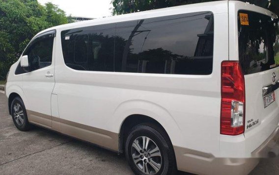 Selling White Toyota Hiace 2019 at 1200 km-3