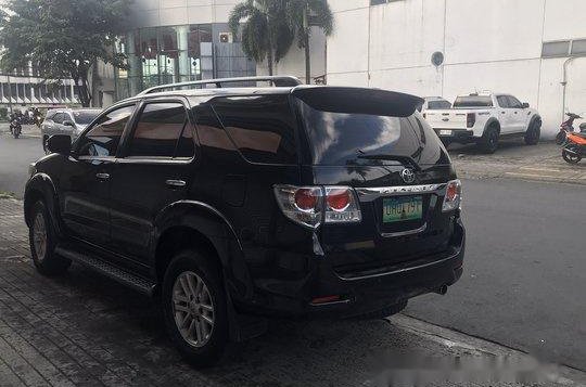 Selling Black Toyota Fortuner 2013 at 24952 km-2