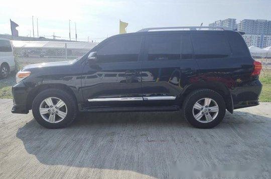 Black Toyota Land Cruiser 2015 at 91000 km for sale-3