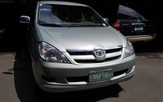 Selling Silver Toyota Innova 2005 in Quezon City -1