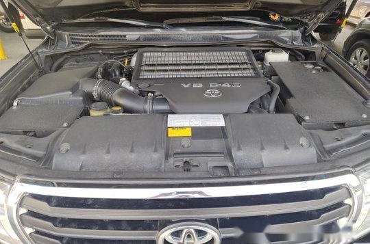 Black Toyota Land Cruiser 2015 at 91000 km for sale-4