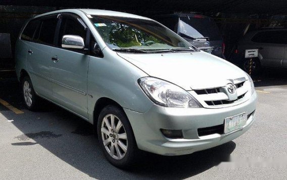 Selling Silver Toyota Innova 2005 in Quezon City 