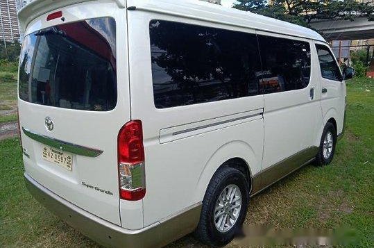 White Toyota Hiace 2018 at 22000 km for sale -5