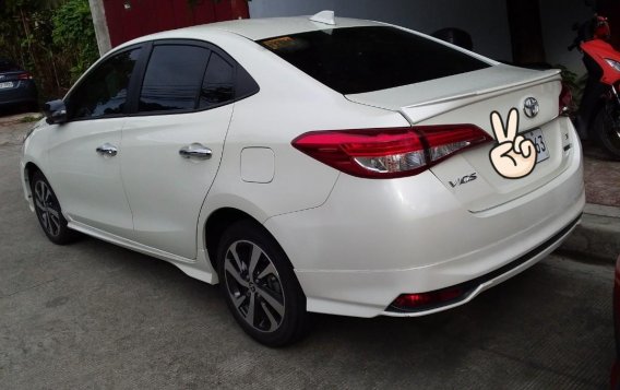 Selling Pearlwhite Toyota Vios 2019 in Quezon City-3