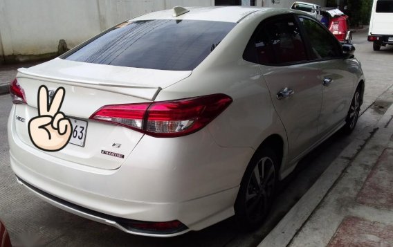 Selling Pearlwhite Toyota Vios 2019 in Quezon City-2