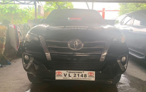 Selling Black Toyota Fortuner 2017 in Quezon City-2