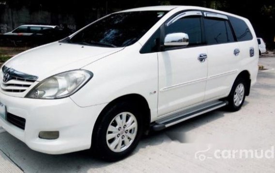 Selling White Toyota Innova 2012 Automatic Diesel at 64000 km-2