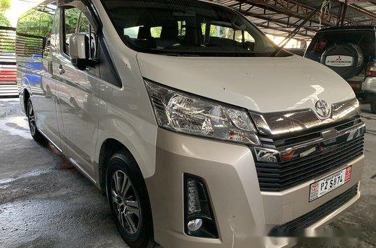 Selling White Toyota Hiace 2019 in Quezon City -2