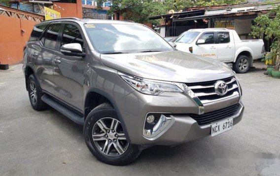 Selling Grey Toyota Fortuner 2017 Automatic Diesel at 27000 km 