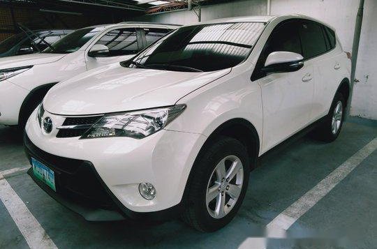 Sell White 2014 Toyota Rav4 in Makati-6