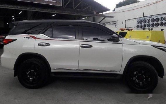 White Toyota Fortuner 2016 Automatic Diesel for sale -1