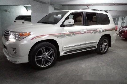 White Toyota Land Cruiser 2013 for sale in Quezon City-3