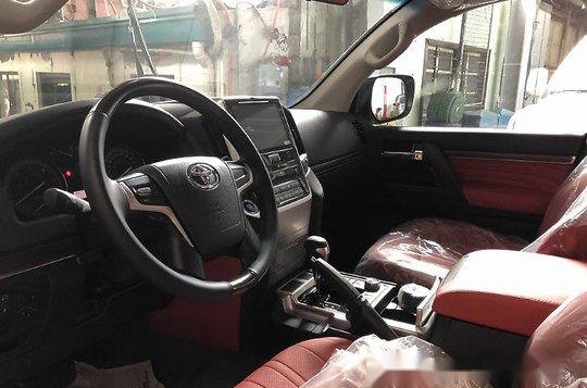 Selling Black Toyota Land Cruiser 2020 in Quezon City -6