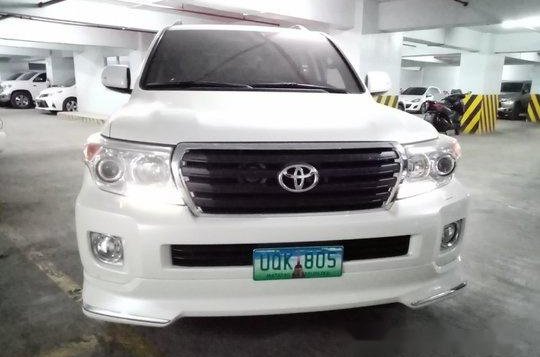 White Toyota Land Cruiser 2013 for sale in Quezon City-1