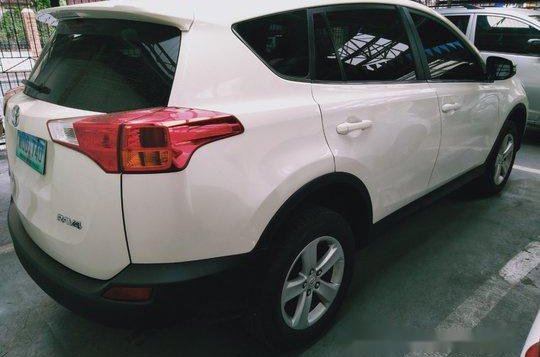 Sell White 2014 Toyota Rav4 in Makati