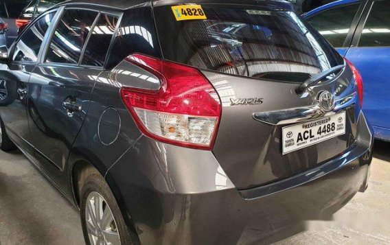 Grey Toyota Yaris 2016 at 14000 km for sale-3
