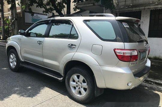 Selling Toyota Fortuner 2010 Automatic Gasoline at 70000 km -1