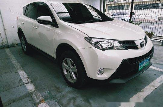 Sell White 2014 Toyota Rav4 in Makati-5