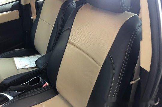 Sell Black 2017 Toyota Corolla Altis at 28000 km -7