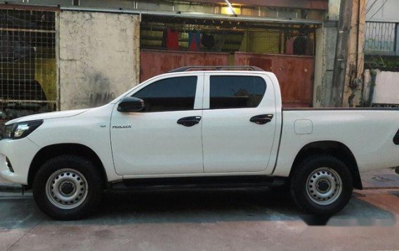 Sell White 2016 Toyota Hilux at 78000 km-1