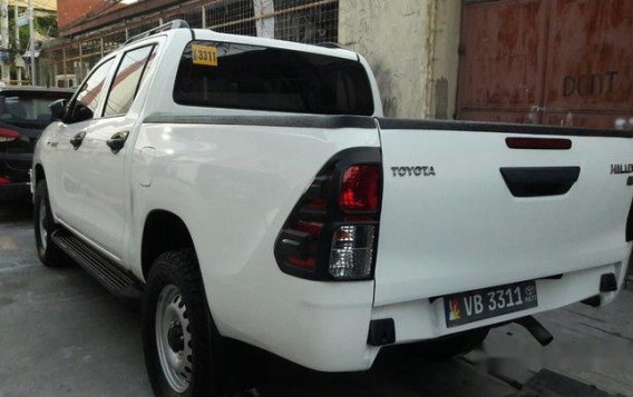 Sell White 2016 Toyota Hilux at 78000 km-3