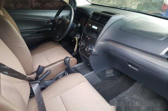 Selling Silver Toyota Avanza 2019 in Quezon City-6
