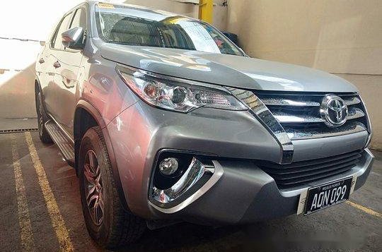 Selling Silver Toyota Fortuner 2017 Automatic Diesel -2