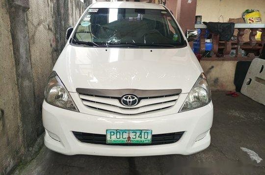 Selling White Toyota Innova 2010 Manual Diesel -1