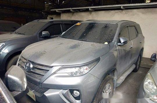 Silver Toyota Fortuner 2018 for sale in Quezon City-3