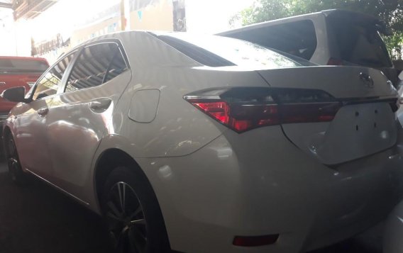 2018 Toyota Corolla Altis for sale in Manila-1