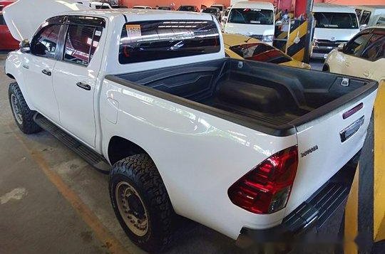 Selling White Toyota Hilux 2016 Automatic Diesel -4