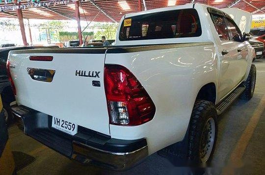 Selling White Toyota Hilux 2016 Automatic Diesel -3