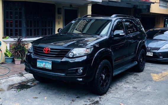 Selling Black Toyota Fortuner 2012 in Quezon City