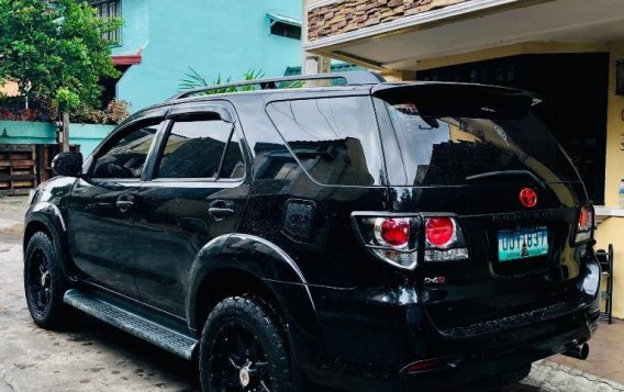 Selling Black Toyota Fortuner 2012 in Quezon City-1