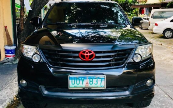 Selling Black Toyota Fortuner 2012 in Quezon City-2