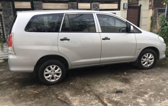 Silver Toyota Innova 2011 for sale in Caloocan-5