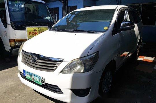 Selling White Toyota Innova 2013 in Marikina-2