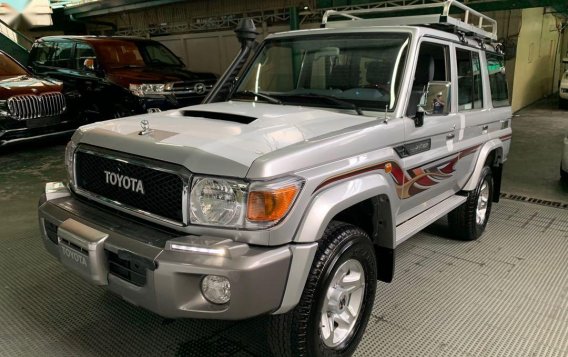 Selling Silver Toyota Land Cruiser 2020 in Quezon City-1