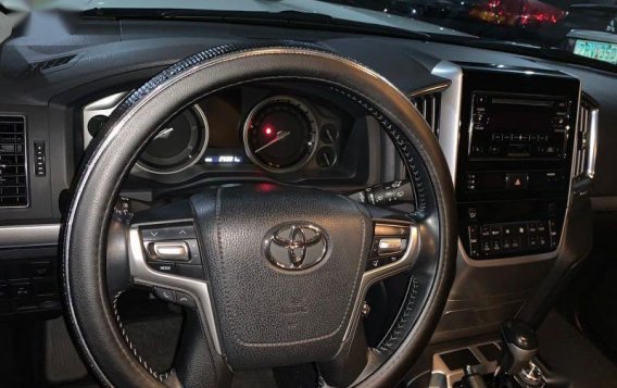 Sell 2016 Toyota Land Cruiser in Quezon City-4