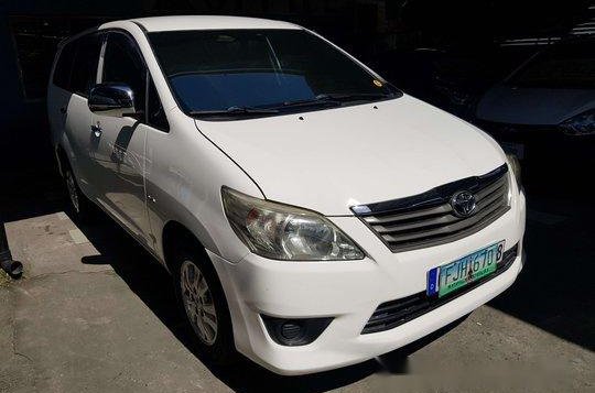 Selling White Toyota Innova 2013 in Marikina