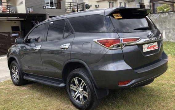 Selling Toyota Fortuner 2017 in Makati-2