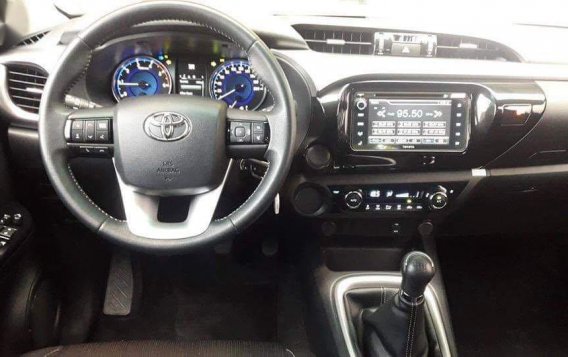 Selling Toyota Hilux 2019 in San Fernando-3