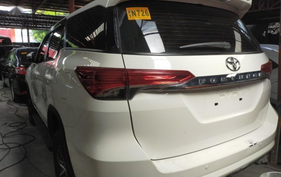 Pearl White Toyota Fortuner 2019 for sale in Quezon City-3