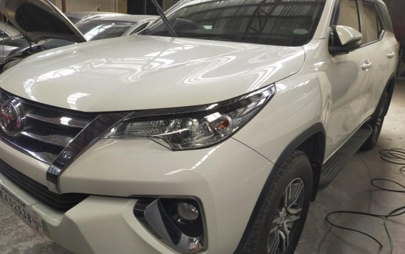 Pearl White Toyota Fortuner 2019 for sale in Quezon City-2
