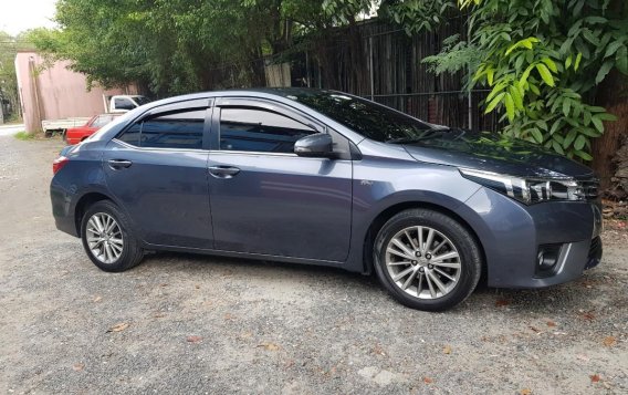 Sell 2015 Toyota Corolla Altis in Manila-4